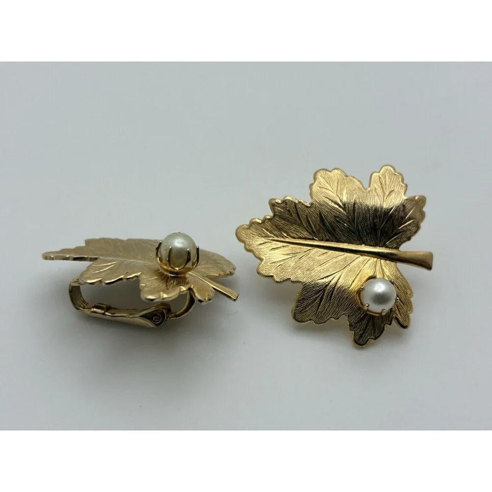 Sarah Coventry Leaf Clip On Earrings Faux Pearl Goldtone  VTG